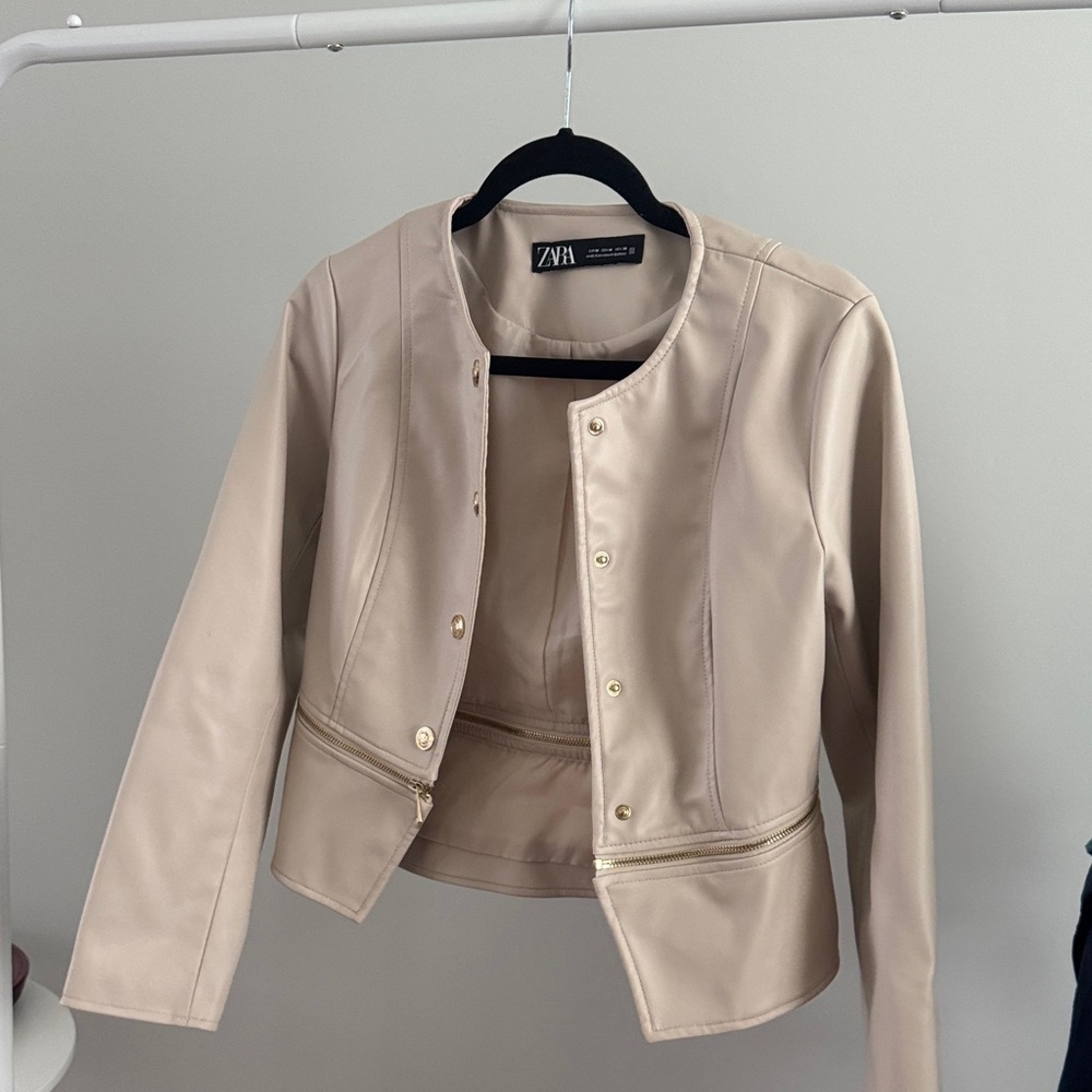 ZARA Cream Collarless Faux-Leather Jacket with Gold Hardware - Picture 3 of 4